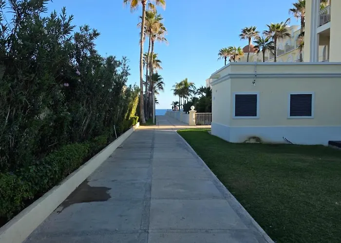 Apartamento Bahia Del Tezal 103b Modern 1br Retreat With Rooftop Pool & Access Cabo San Lucas